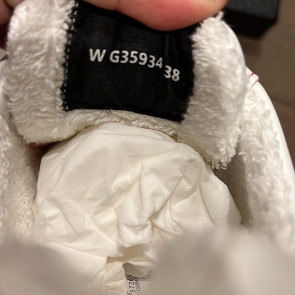 Chanel 21P white pink tennis logo sneakers 38 - Picture 9 of 9